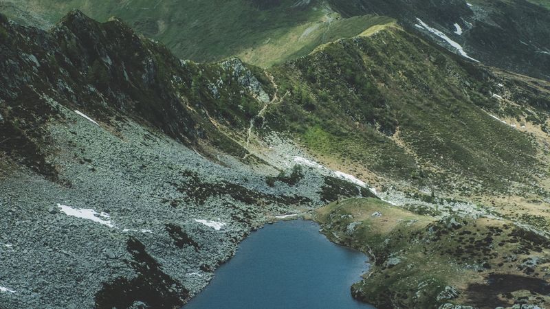 绝美4K航拍山湖美景壁纸