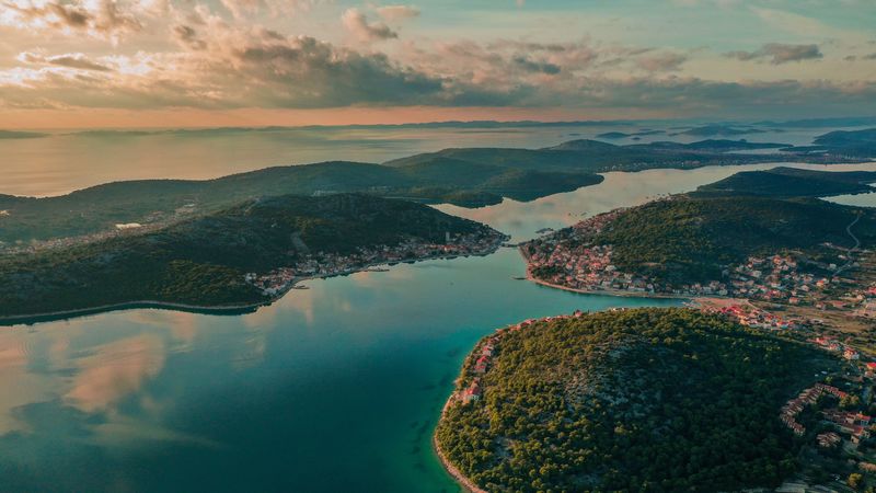 群岛山城4K高清壁纸