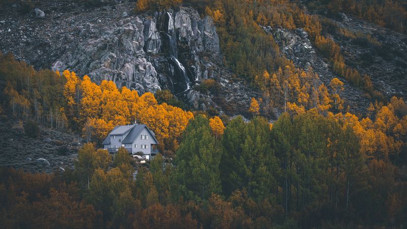 山间林居4K壁纸