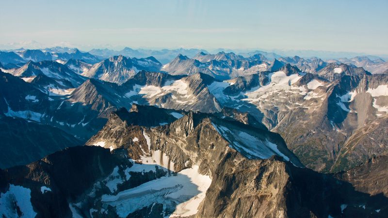 岩壁雪景雪山4K高清壁纸