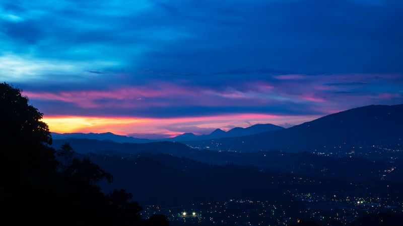 绝美夜景山巅4K壁纸