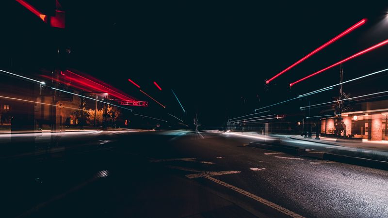 城市道路夜景4K高清壁纸