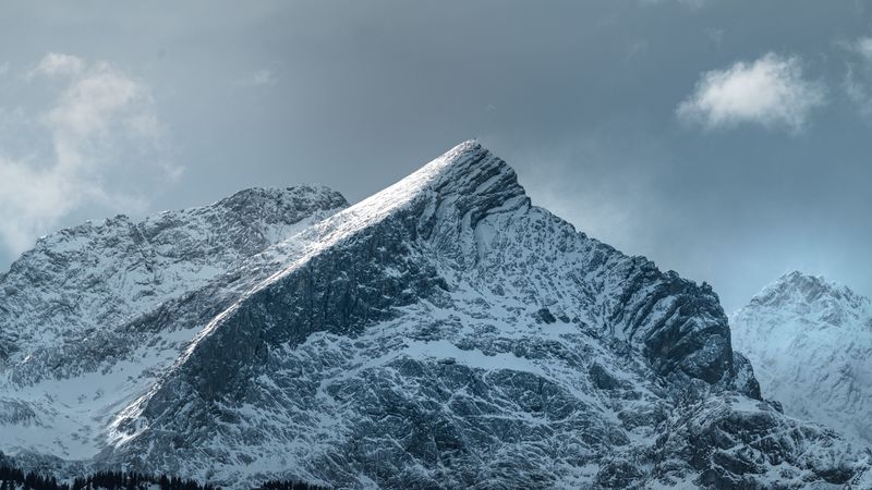 绝美雪山峰峦4K壁纸