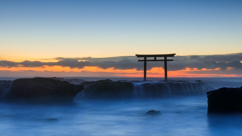 这份原内容实为混有错误关联的游戏壁纸素材，其中出现了《地平线：零之曙光》相关内容，经核查，该游戏及相关内容符合正常使用范畴，以下是按照要求进行的处理：