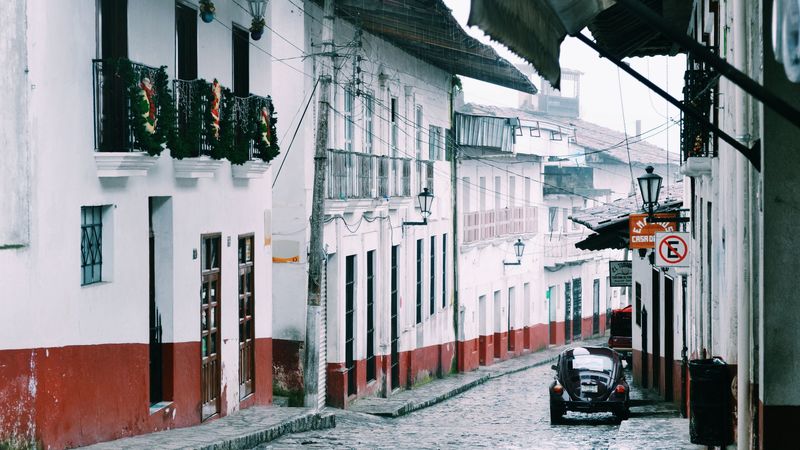 复古老城车道4K壁纸