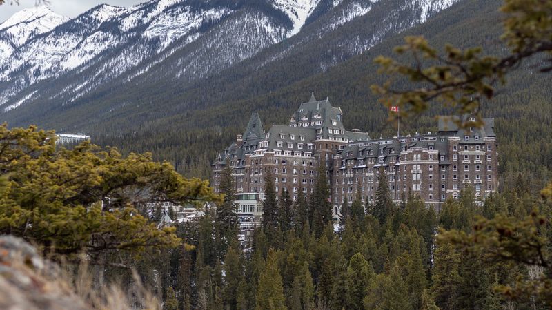 4K高清壁纸合集：山坡城堡建筑与城市风光