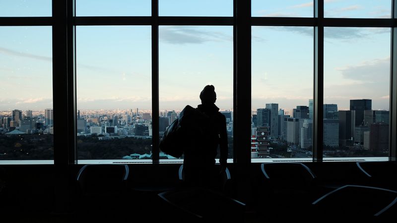 窗外城市剪影 4K高清壁纸