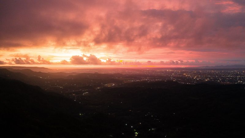 日出时分的城市天际线 4K高清壁纸合集