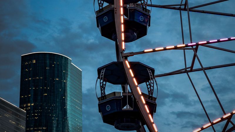 伦敦天际下的摩天轮夜景壁纸