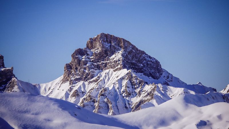 绝美冬日雪山峰4K壁纸