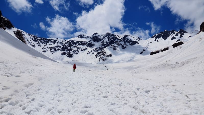 一人独处山间 沉浸式治愈系4K自然壁纸