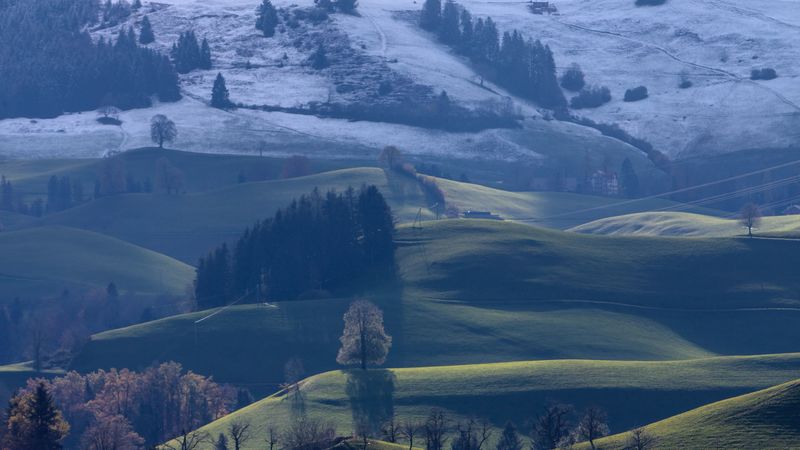 绝美的秋冬山丘林野壁纸合集