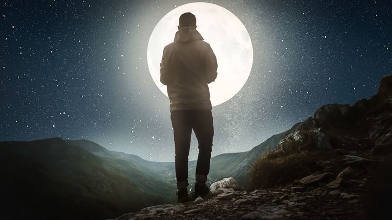 绝美月下山峦剪影艺术壁纸