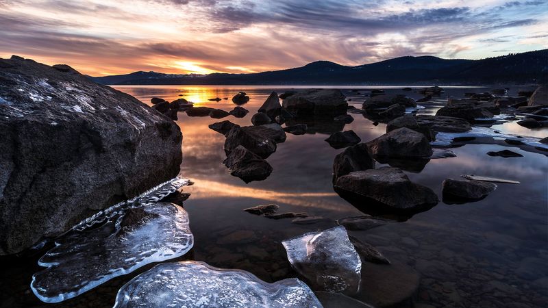 绝美的冰原日落4K壁纸