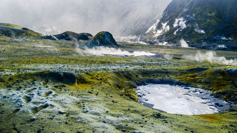 火山间歇泉山脉4K高清壁纸