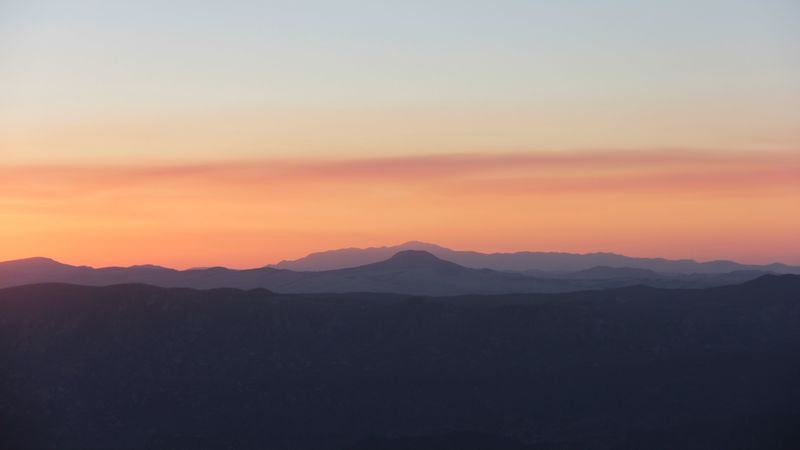 绝美山巅日出天际线 4K高清壁纸