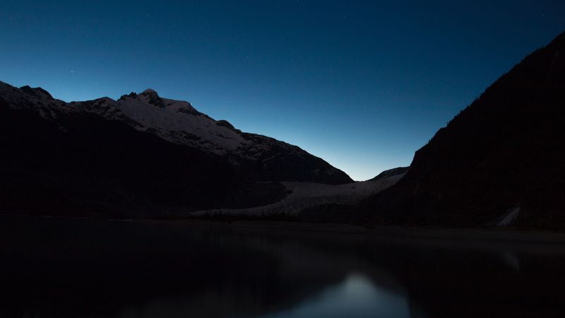 夜晚山湖4K壁纸