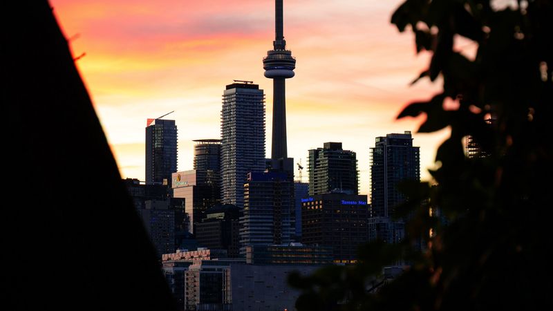 4K超清壁纸分享！暮色里的都市建筑氛围感拉满