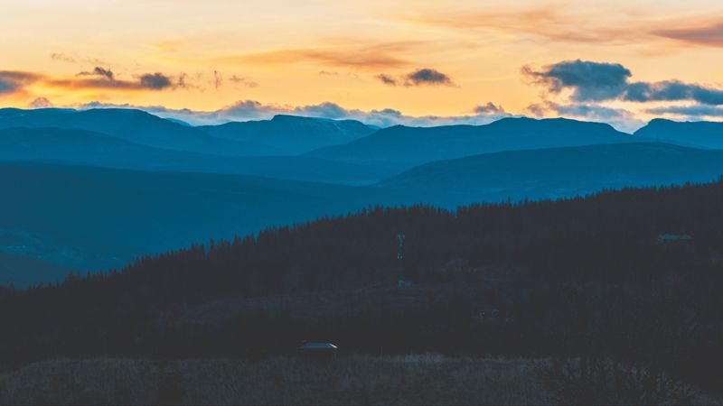 绝美的傍晚山峦云空壁纸