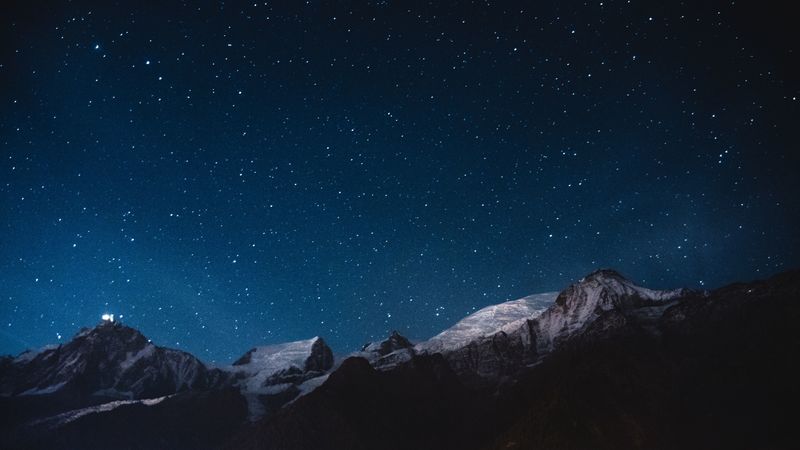 绝美夜山星空壁纸
