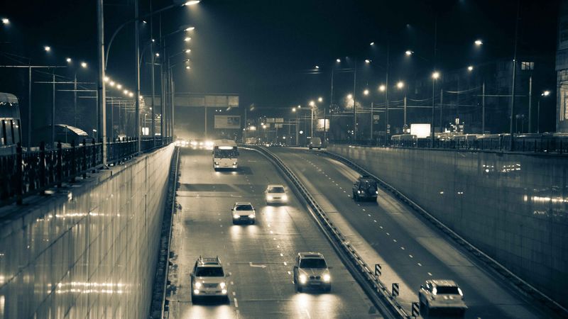 阿拉木图城市夜景车流4K壁纸