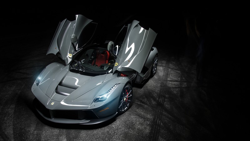 银灰法拉利超跑高清壁纸