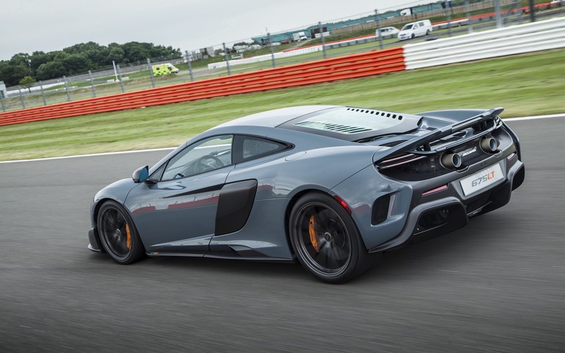 迈凯伦675LT等多款跑车倾斜视角壁纸合集