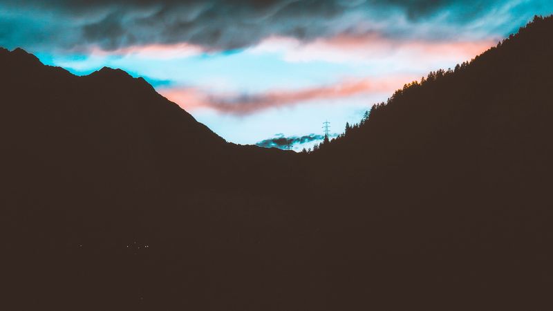 绝美黄昏暗色山水壁纸