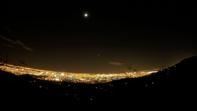 夜景城市天际建筑4K高清壁纸