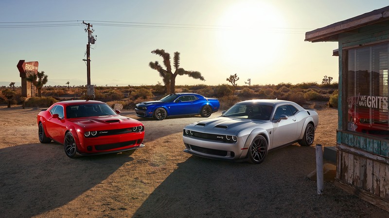 沙漠里的道奇挑战者！绝美阳光光影壁纸合集