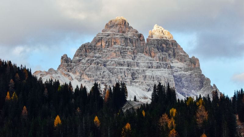 绝美山峰森林全景 4K高清壁纸