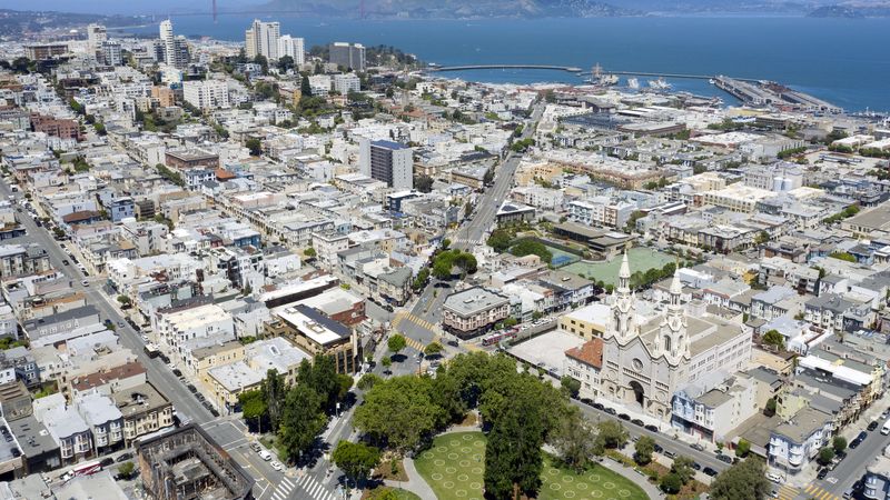 绝美城市屋顶海景4K壁纸