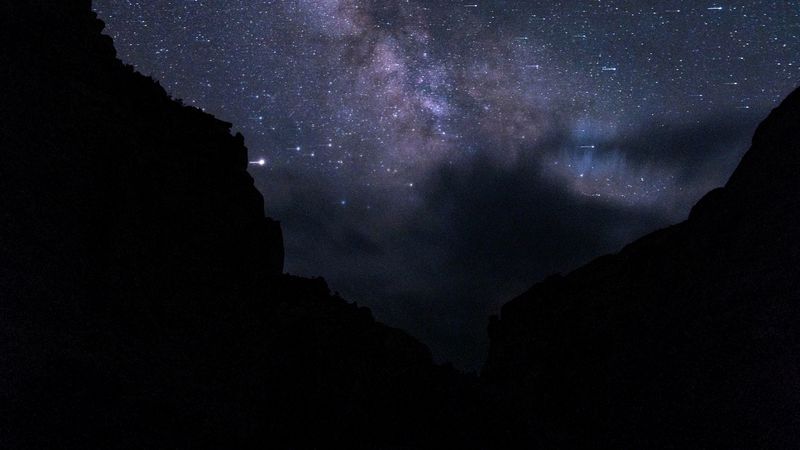 绝美暗夜山景星空壁纸