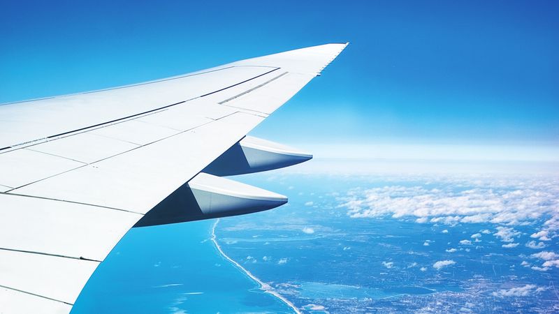 高空机翼视角 4K壁纸