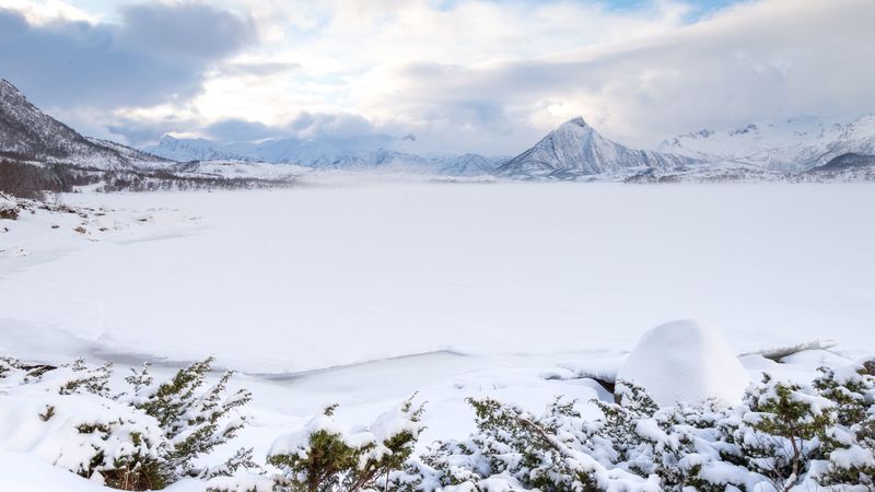 挪威海姆瑟达尔冬日雪山绝美壁纸