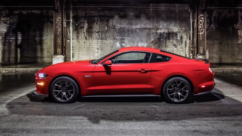 福特野马侧视高清壁纸