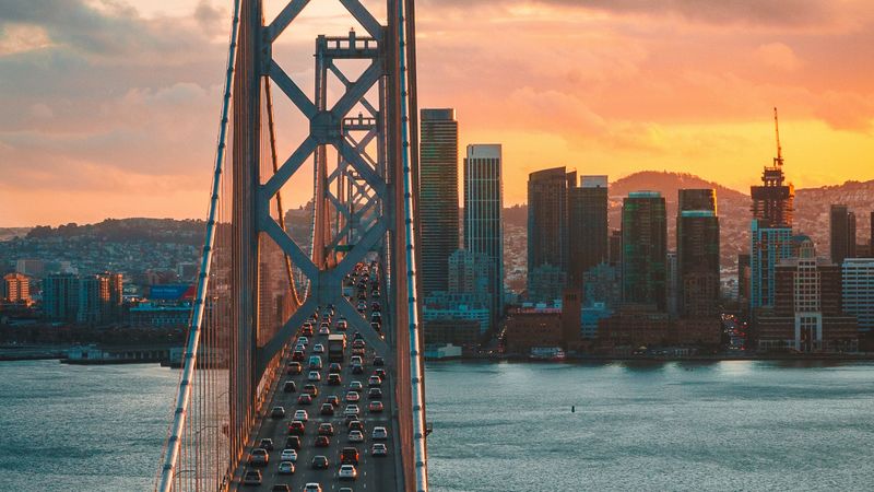 美到窒息！旧金山日落大桥车流4K壁纸合集