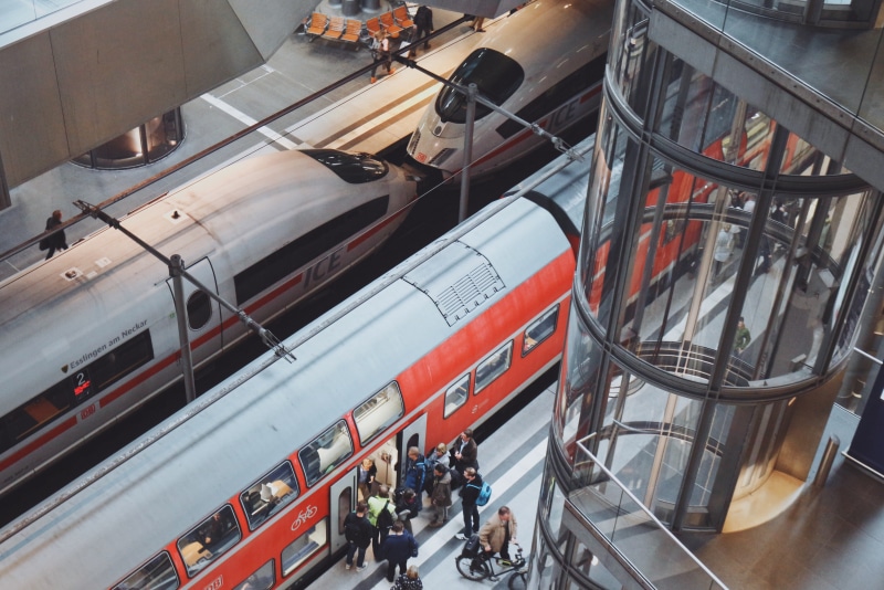 实拍柏林中央车站绝美户外通勤瞬间