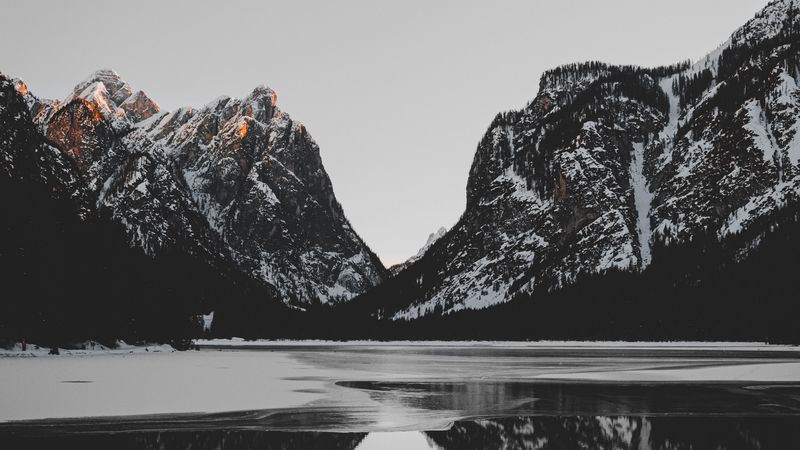 绝美冰封山湖自然景观 4K高清壁纸