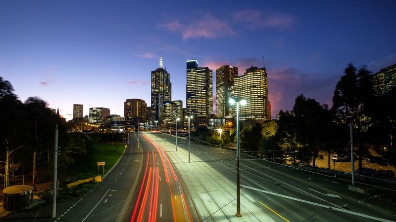 夜晚霓虹都市街景 4K高清壁纸