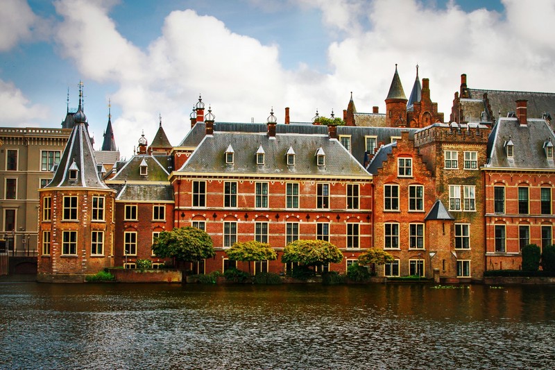 老城水岸都市全景高清壁纸