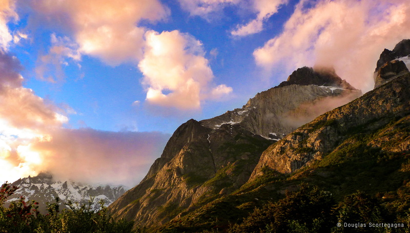 百内国家公园绝美的日落山景壁纸