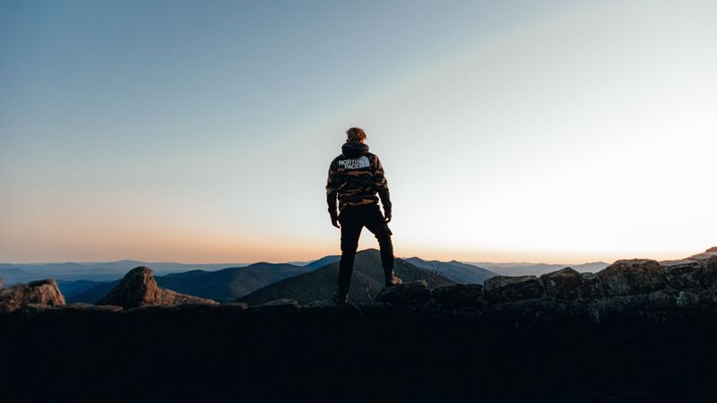 一个人看山的孤独旅行壁纸合集