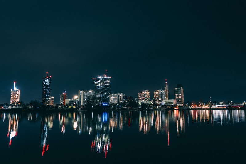 绝美城市夜景水面倒影壁纸