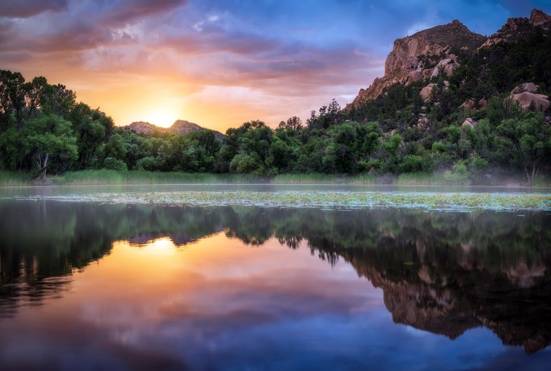 绝美自然光影壁纸合集：水天倒影 日光漫洒
