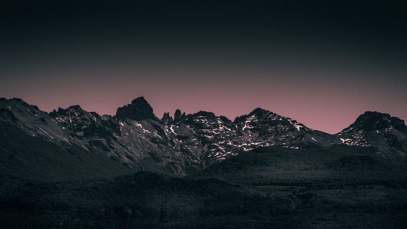 绝美的紫调黄昏山景壁纸合集