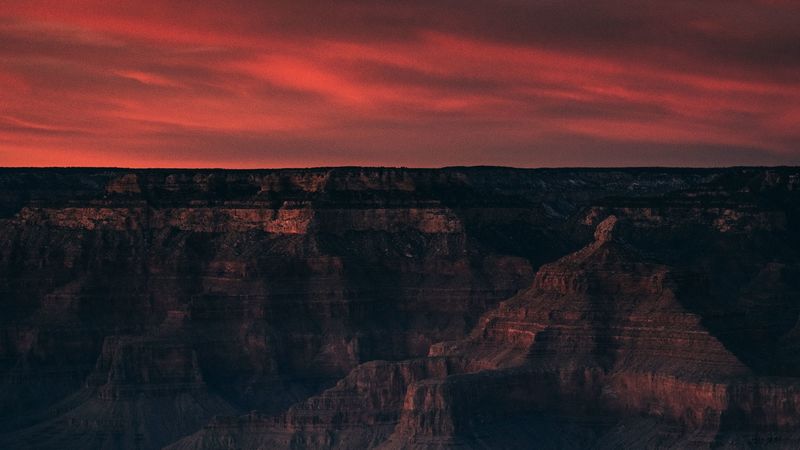 绝美峡谷崖壁暮光壁纸 4K高清质感拉满