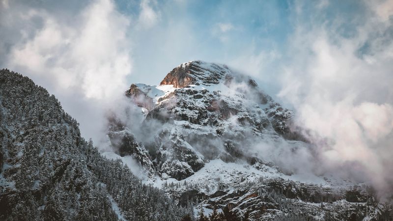 绝美的雪山云海4K壁纸合集