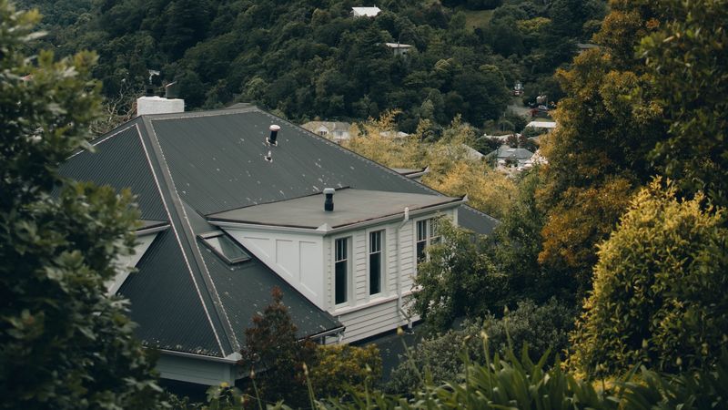 绝美航拍自然壁纸合集：山林小屋与人间烟火