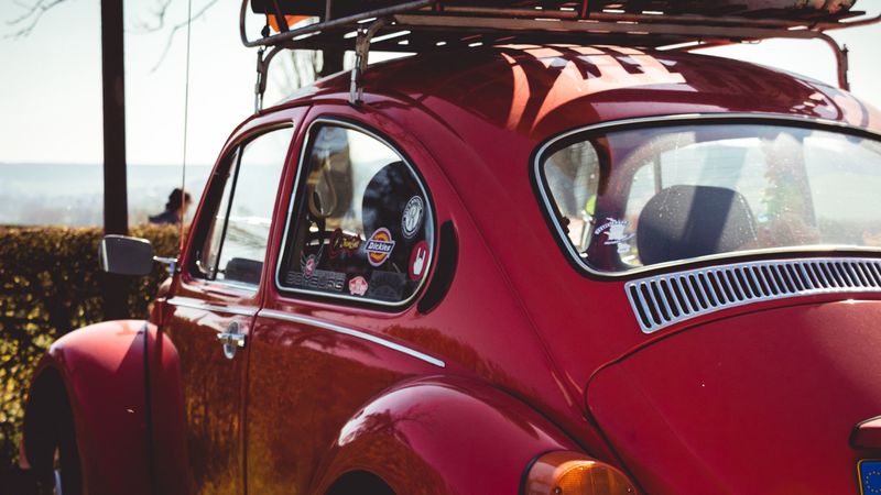 复古跑车车灯高清壁纸